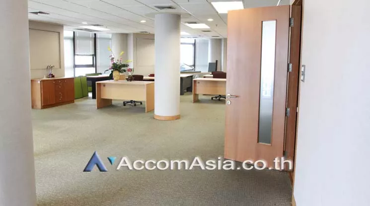  Office space For Rent in Sukhumvit, Bangkok  near BTS Ekkamai (AA17506)